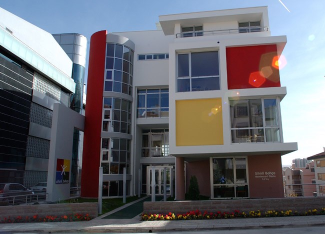 Sihirli Bahçe Montessori Okulu