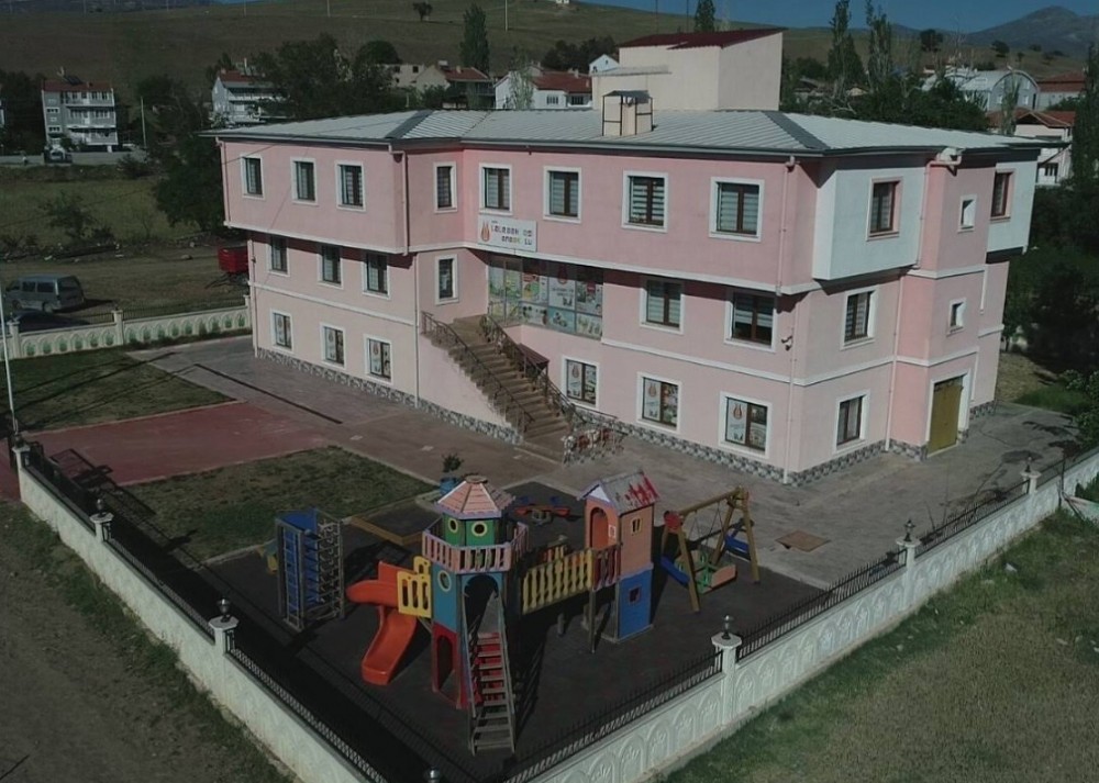 Özel Sandıklı Lalebahçesi Anaokulu / İlkokulu